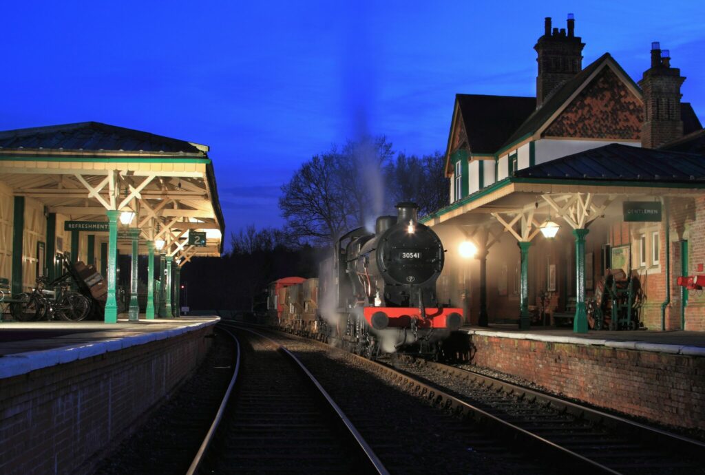 30541-Kingscote-night-1-crop-030117