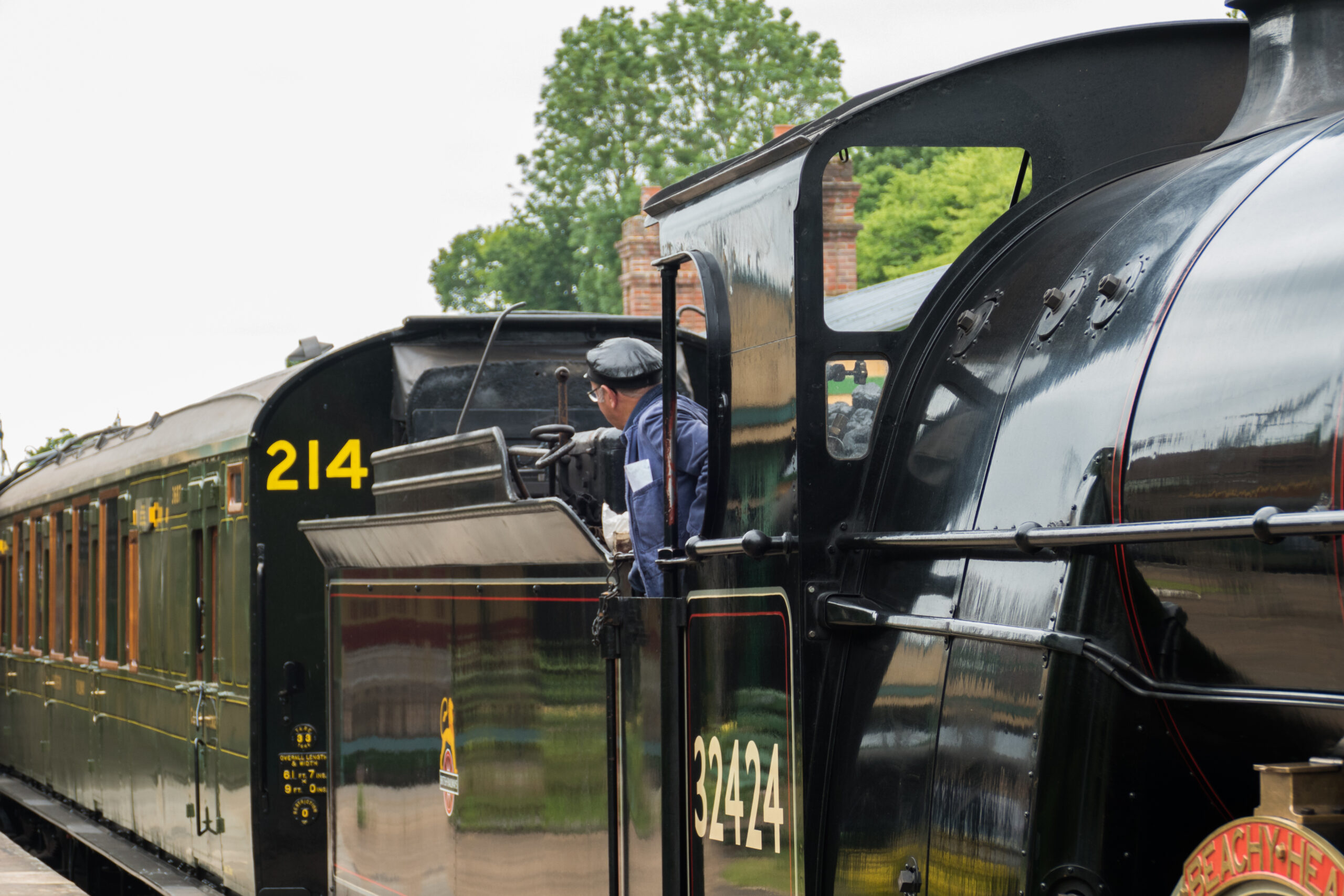 Beachy Head on the 4-coach Maunsell Set - John Sandys - 30 May 2025