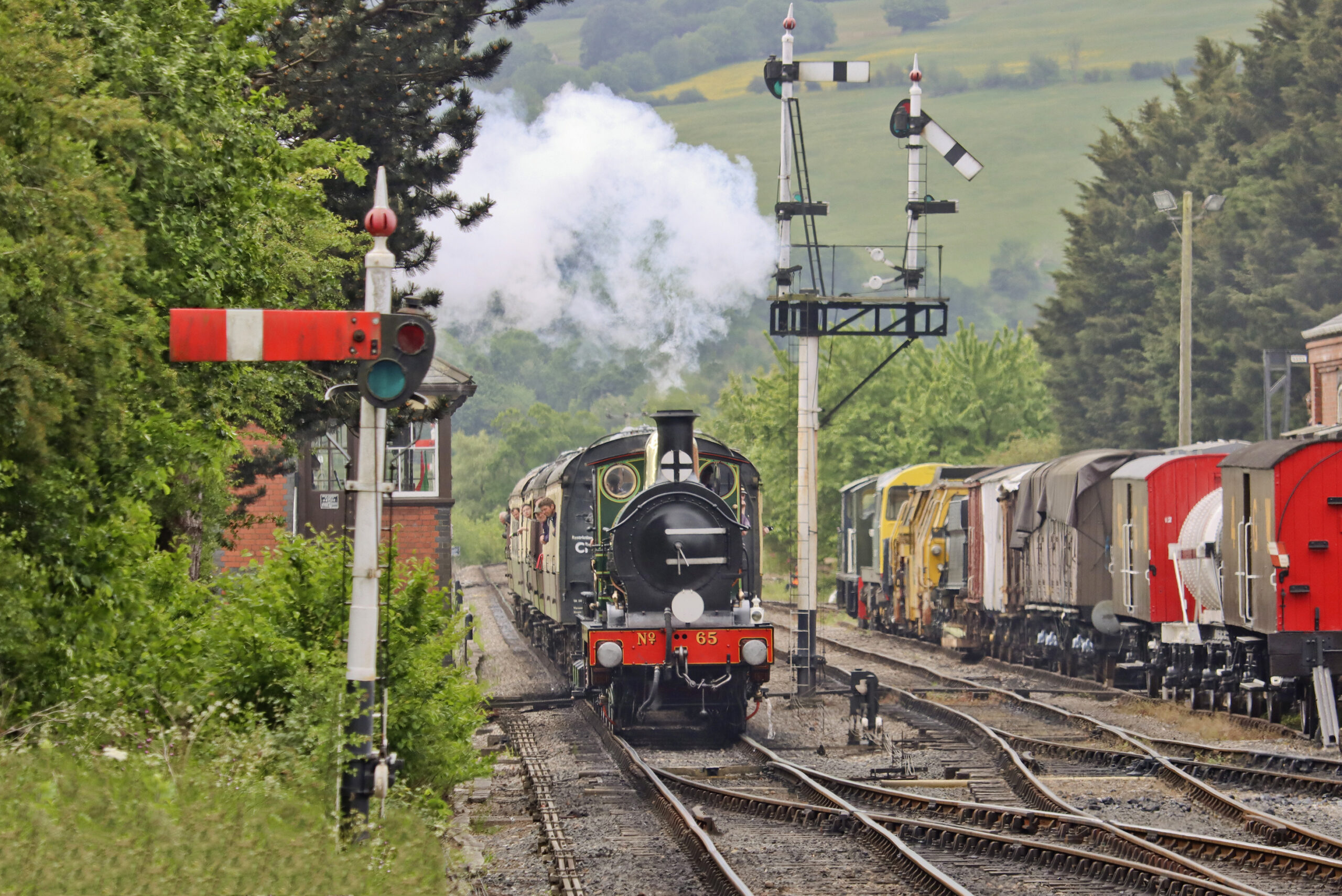 O1 no.65 approaches Toddington with a train for Broadway from Cheltenham Racecourse during the Cotswold Festival of Steam at the Gloucestershire Warwickshire Railway 26/05/25 (Ashley Smith)